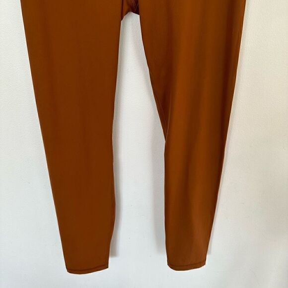 Everlane ReNew High Waisted Legging In The Color Amber - Picture 4 of 8